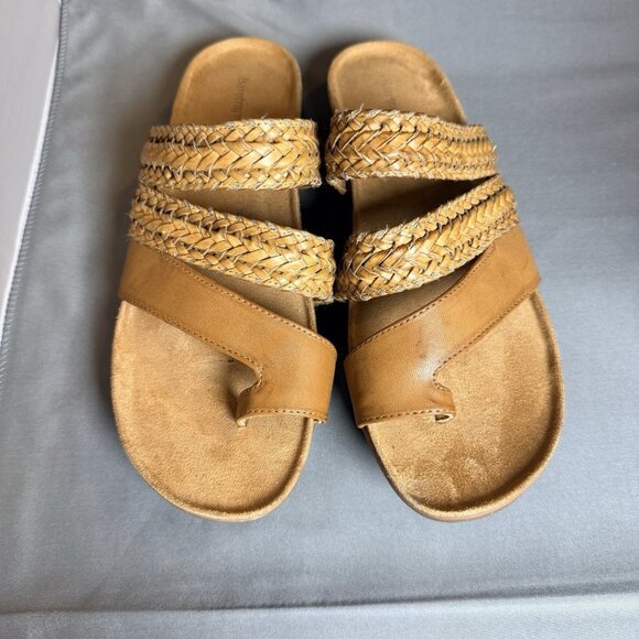BareTraps Shoes - Baretraps Jonelle Woven Size 9.5 Tan Brown Toe Loop Women's Sandals Flip-Flop